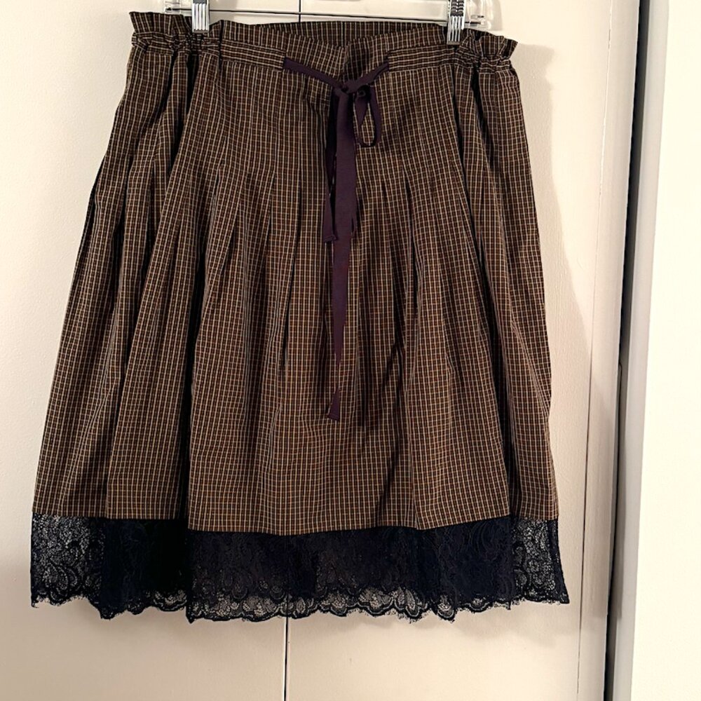 BCBG  Max Azria Amazing lace bottom skirt with draw ribbon waist so cute!